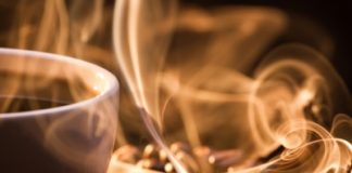 Café aumenta chances de sobreviver ao câncer de intestino, aponta estudo