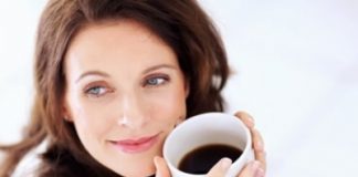 Café protege fígado de doenças como cirrose e câncer, diz estudo