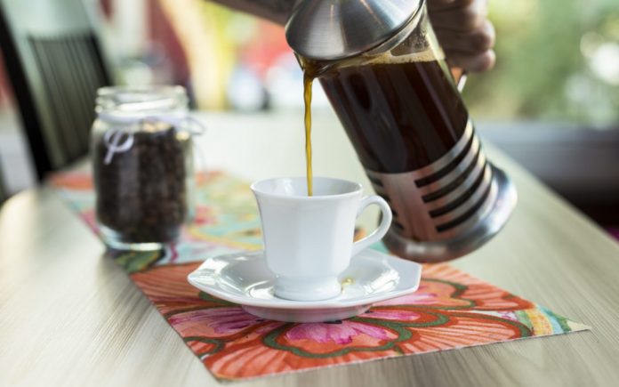 Café tem nutrientes que dão energia ao organismo, diz nutricionista