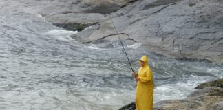 Três dicas para pescar na chuva