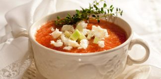 Sopa fria de tomates